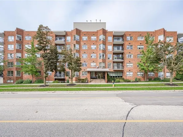300 Keats Way #504, Waterloo, ON N2L 6E6