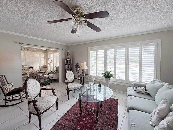 4th image of 100 Pine Point Drive #A