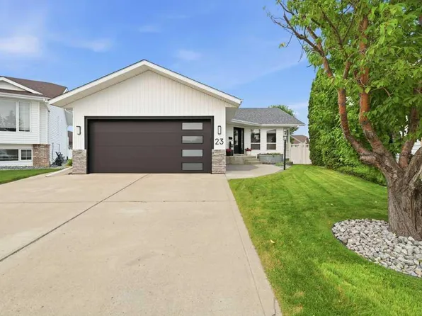 23 SW Dann Close, Red Deer, AB T4R 2N3