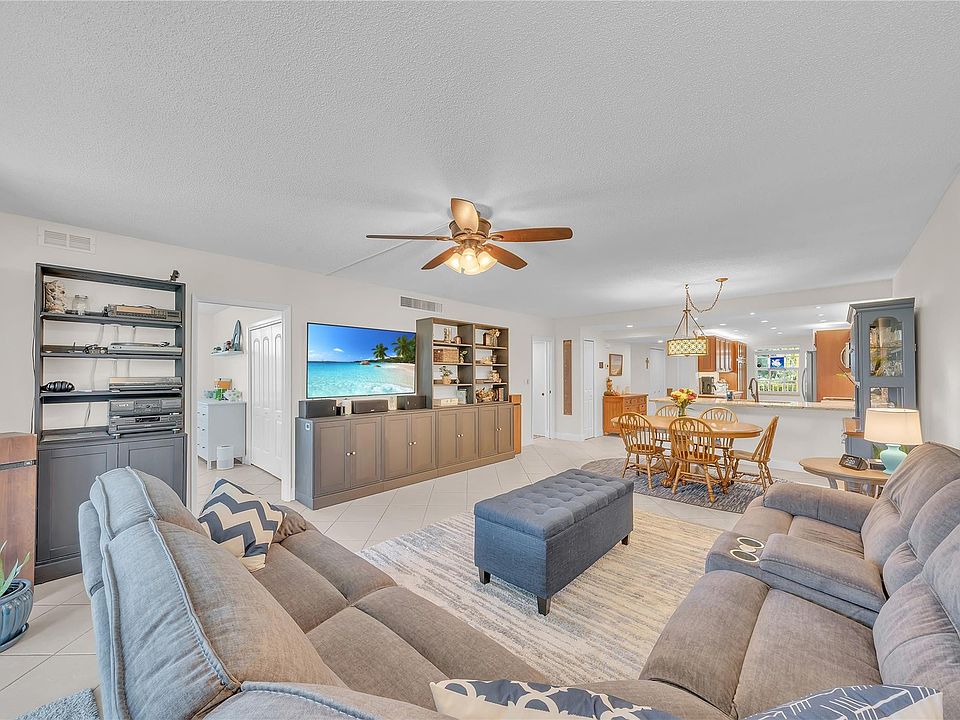 1st image of 550 Oaks Lane #201