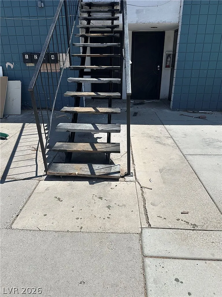 2 bed, 2.0 bath, 3880 sqft, $1,600 — Photo 3