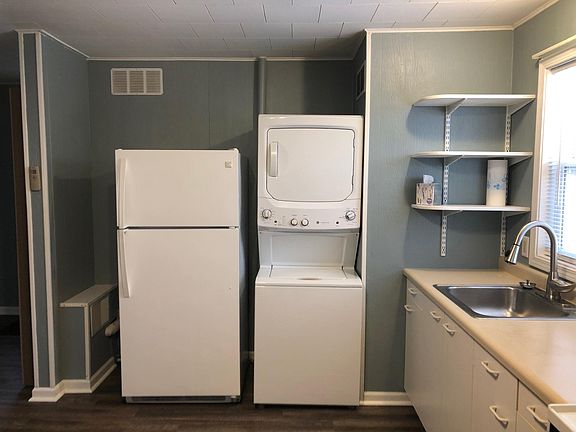 New full-sized washer & dryer on premises