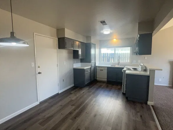2710 Villa Dr, Merced, CA 95340