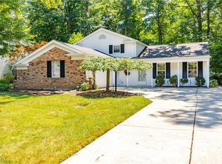 20883 Oak Trail Ct, Strongsville, OH 44149