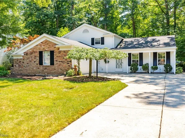 20883 Oak Trail Ct, Strongsville, OH 44149