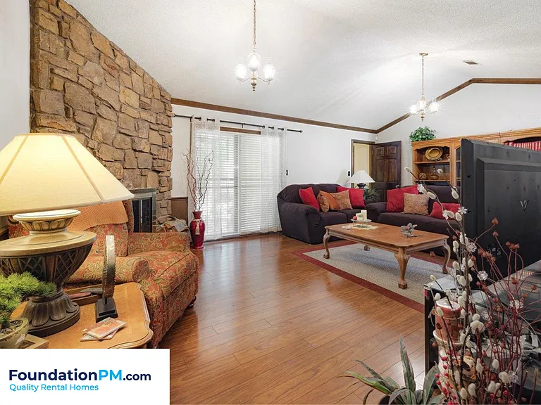 4377 Springwind Rd — Photo 8