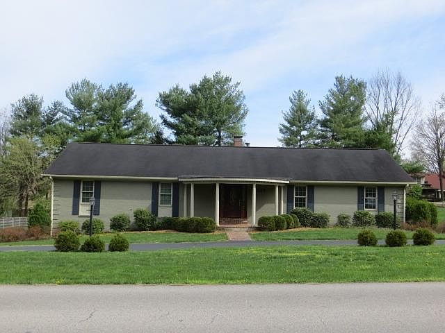 1st image of 123 Country Ln