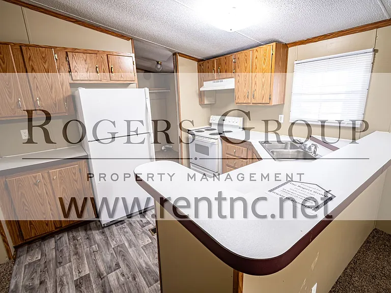 505 Tower Ln — Photo 2
