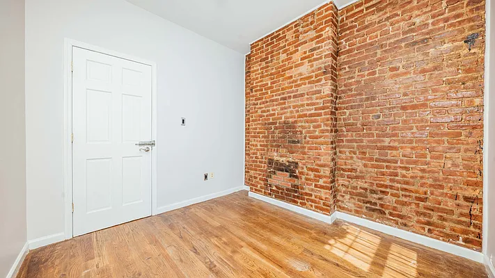 Rented by Nooklyn NYC LLC | media 18