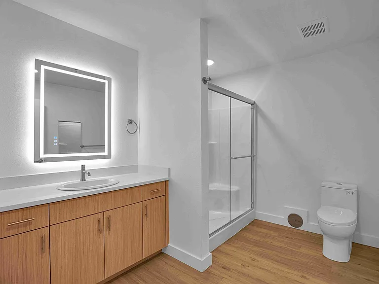 Eastwood Apartments — Photo 65