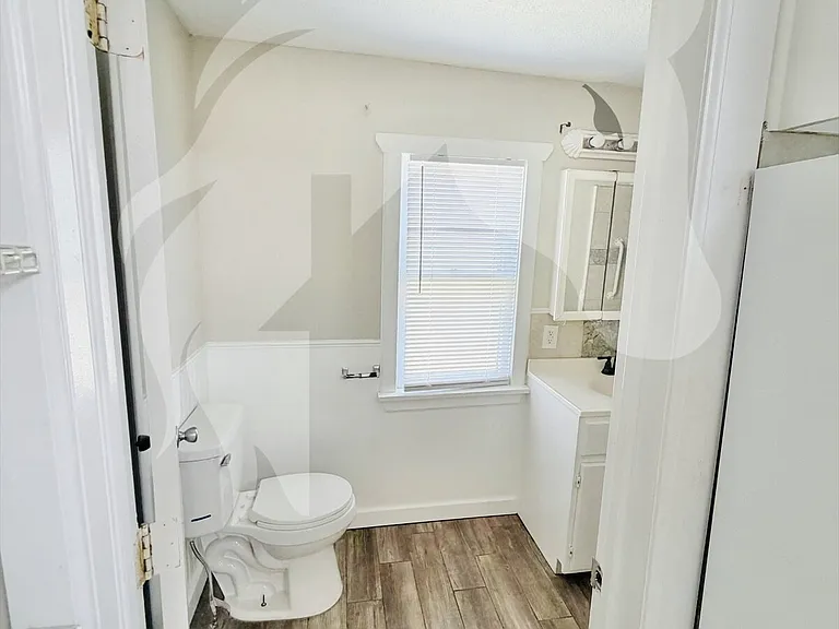 113 W Wabash Ave — Photo 15