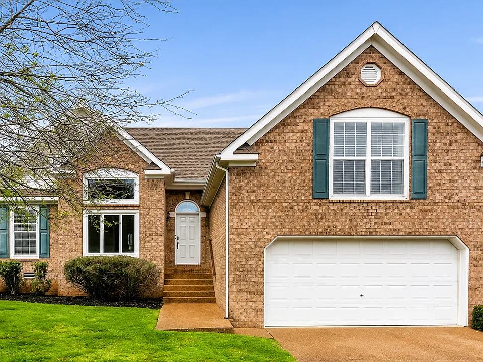 3002 Farmville Cir