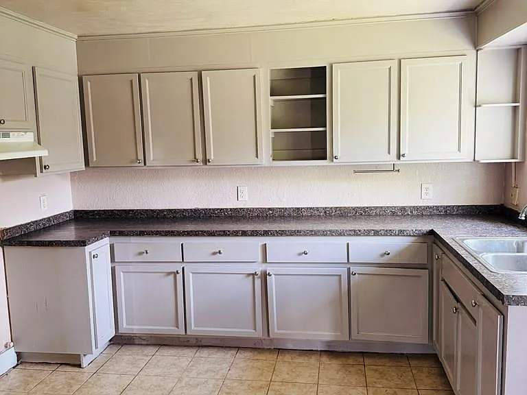 1201 Ben Lora Ln — Photo 7