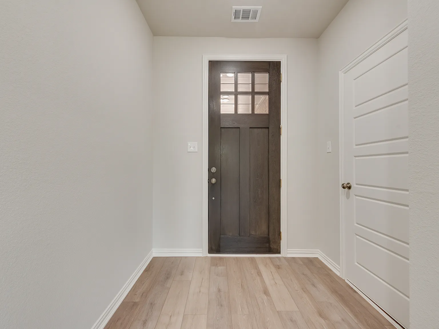 3 bed, 2.5 bath, 1705 sqft, $2,800 — Photo 3
