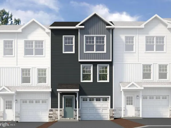 180 Highpoint Park Dr, Pleasant Gap, PA 16823