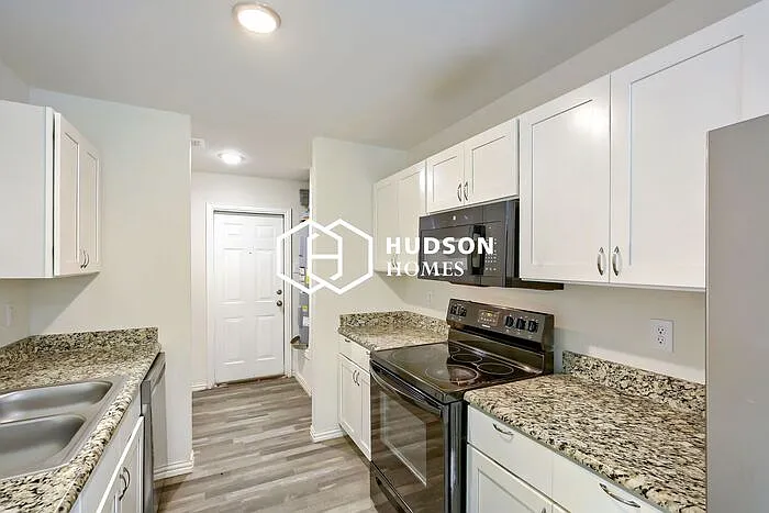 1115 E Birdsong St — Photo 5