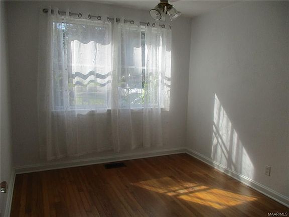 5th image of 143 Oak Forest Dr