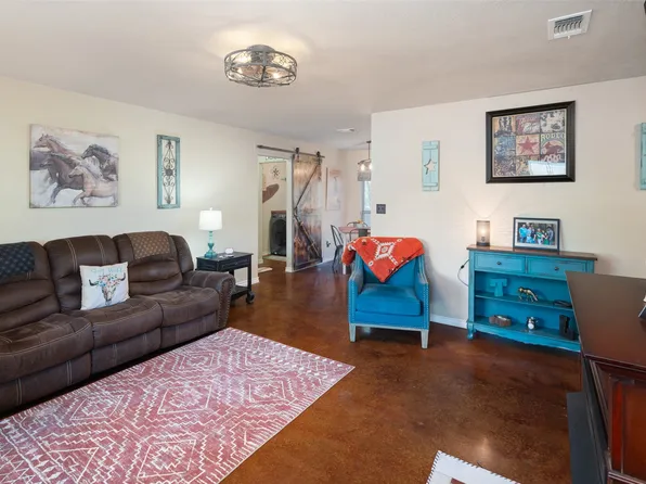 312 May St, Trenton, TX 75490