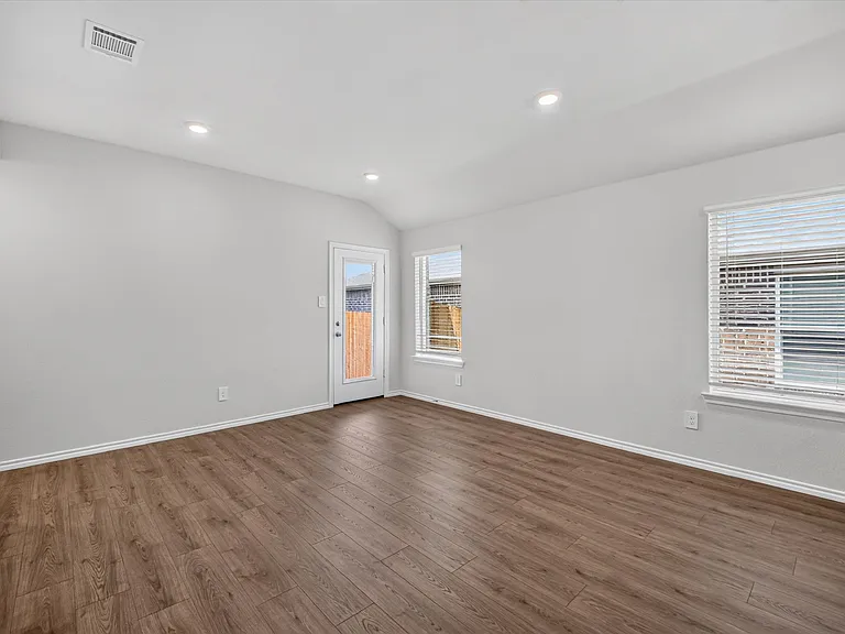 3317 Catamount Dr — Photo 10