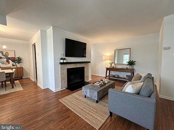 2nd image of 10549 Twin Rivers Rd Unit B-1