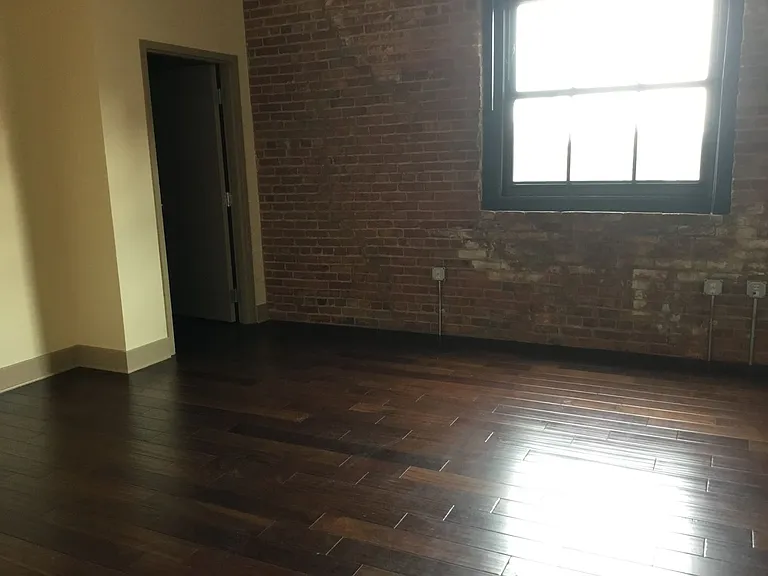 427 Pershing Ave — Photo 8