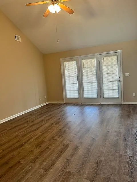 3 bed, 2.0 bath, 1467 sqft, $1,600 — Photo 4
