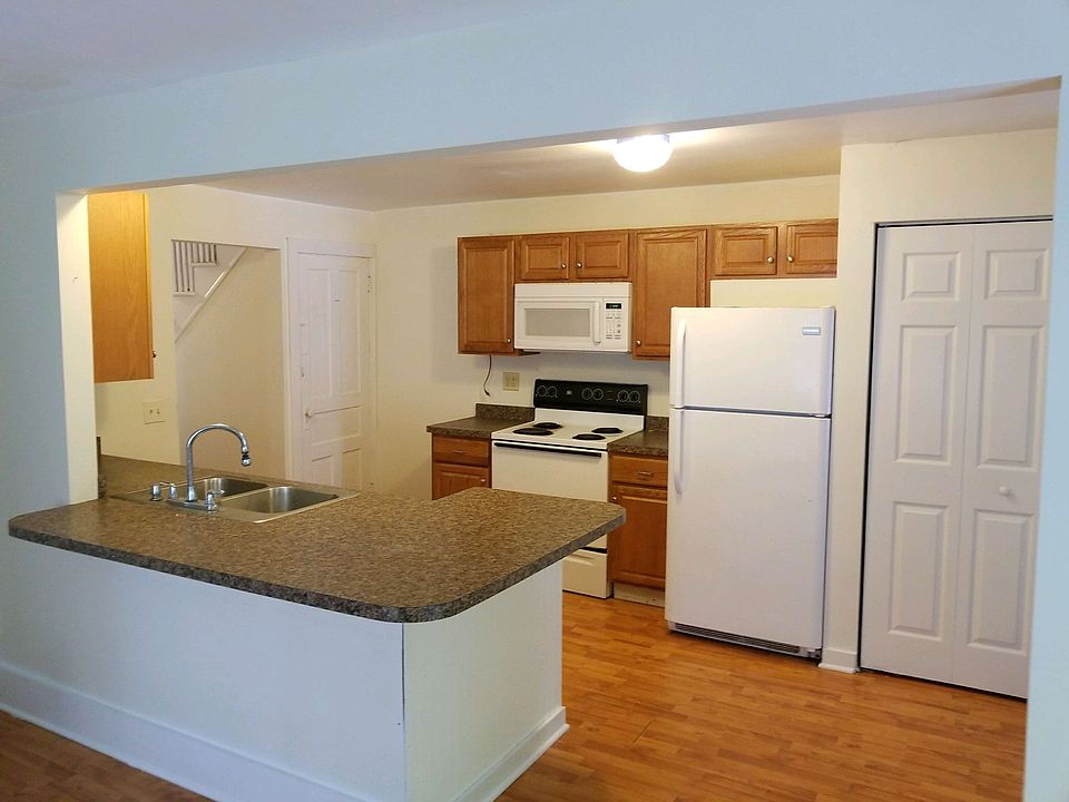 1st image of 8 Bristol Ct