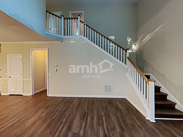 815 Hillcrest Ln — Photo 13