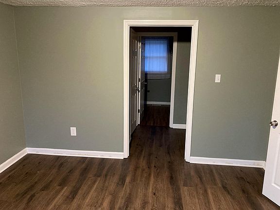 5th image of 995 Beaver Dr