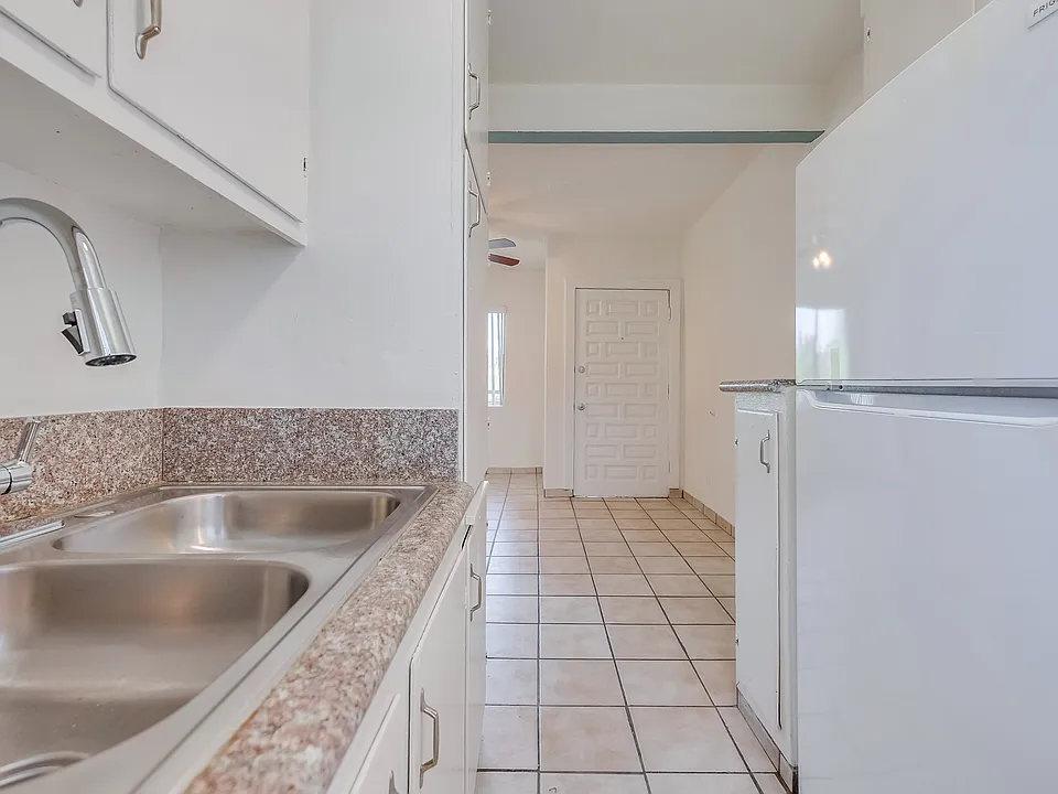 2425-2431 S Ridgeley Dr