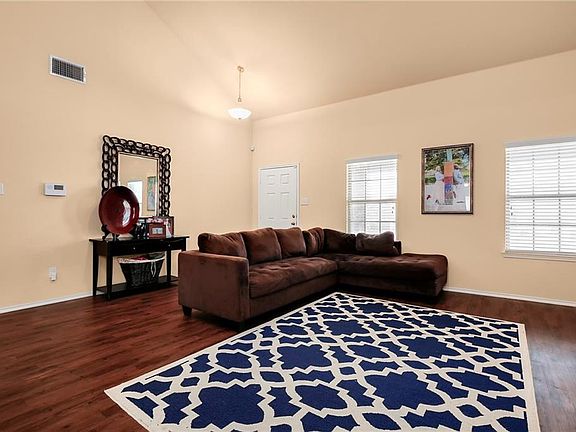 5th image of 1102 Cedar Hollow Dr
