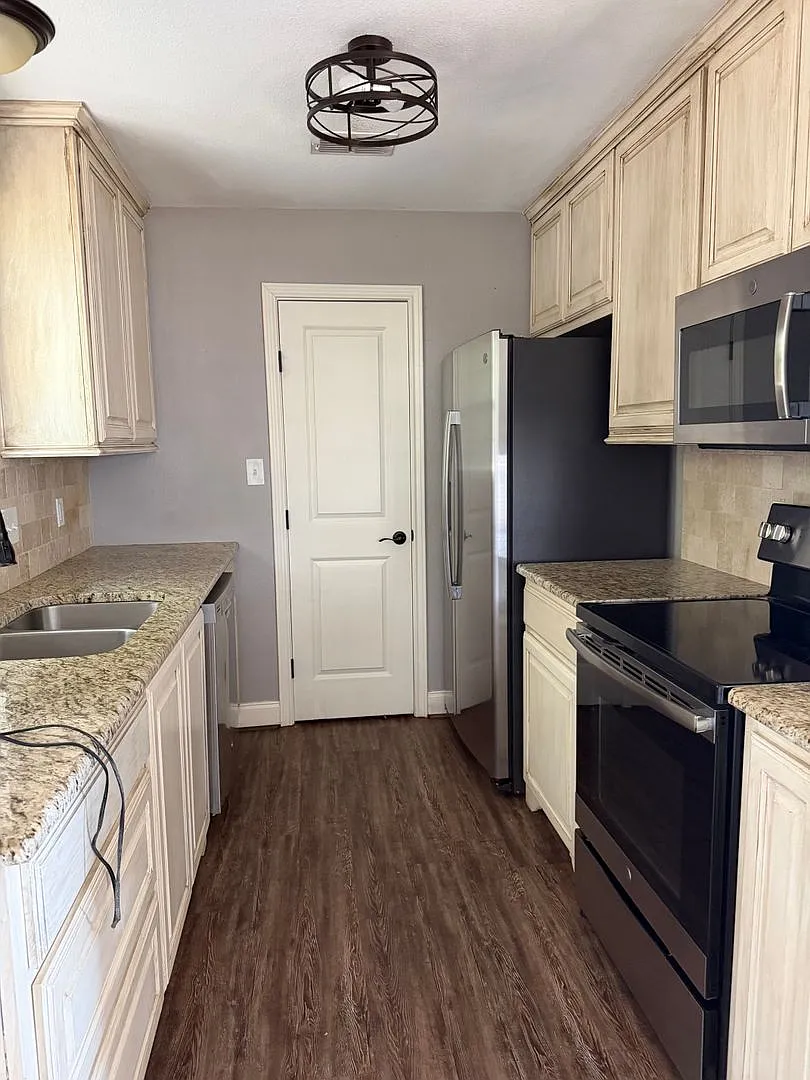 Charming 2 Bedroom 1 bath house located in Sanger! — Photo 2