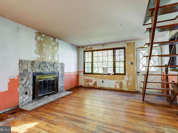 3rd image of 105 Garfield Ave