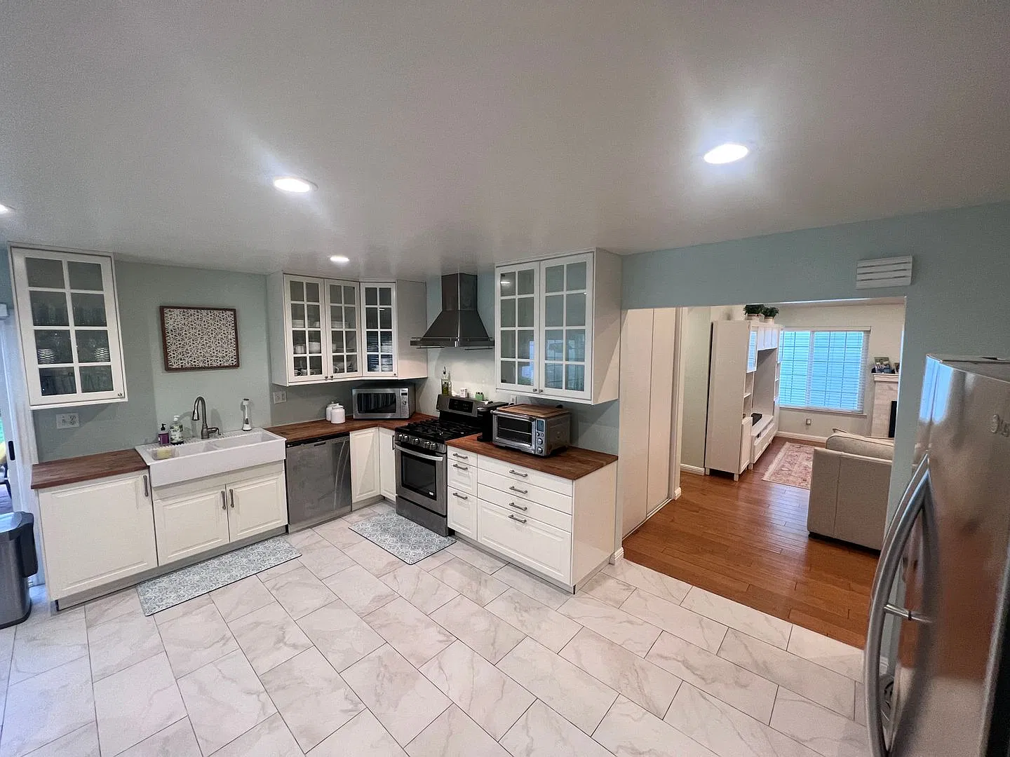 Coming Soon! Single Story 3 Bedroom Home For Rent In Valencia! — Photo 4