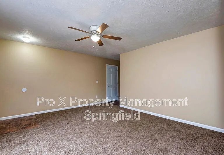 652 N Belview Ave #B — Photo 7