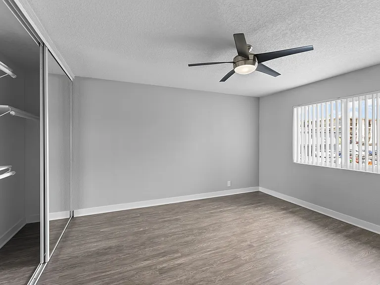 The Circle Apartments at Long Beach — Photo 56