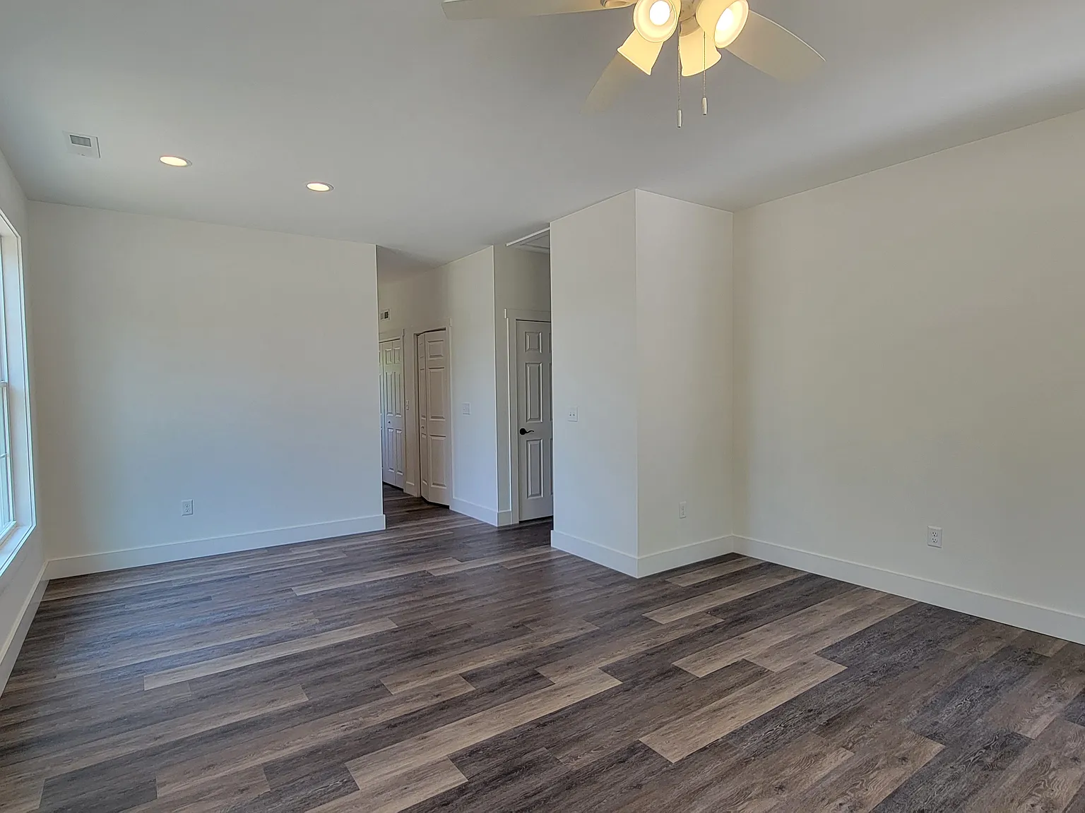 2 bed, 1100 sqft, $1,820 — Photo 2