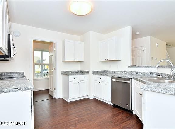 2nd image of 673 W 4th Ave