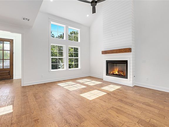4th image of 8 Overton Ln