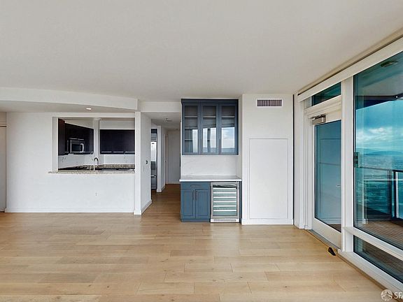4th image of 425 1st St Unit 4003