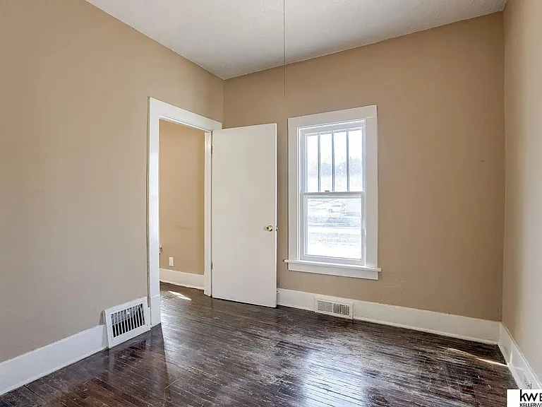 4542 Franklin St — Photo 11