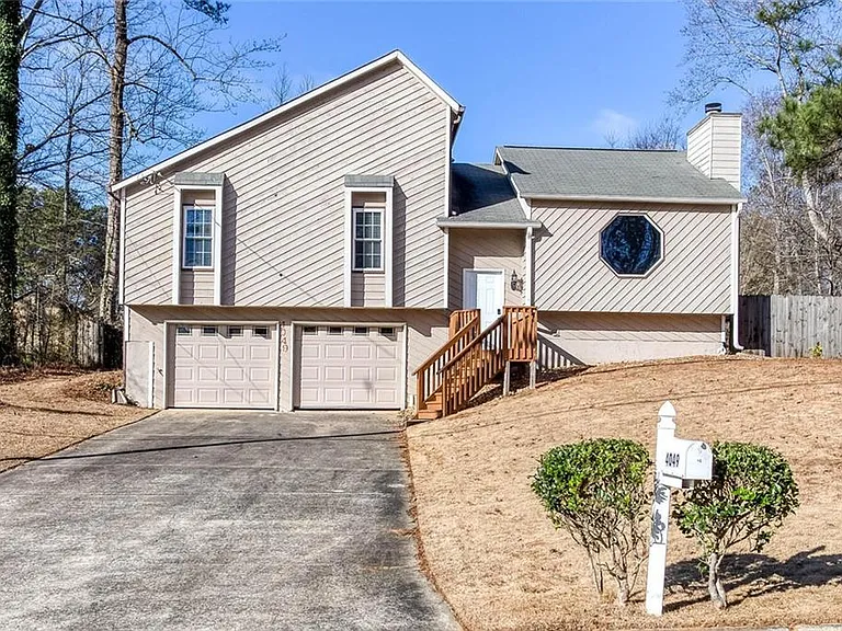 4049 Leicester Dr NE — Photo 37