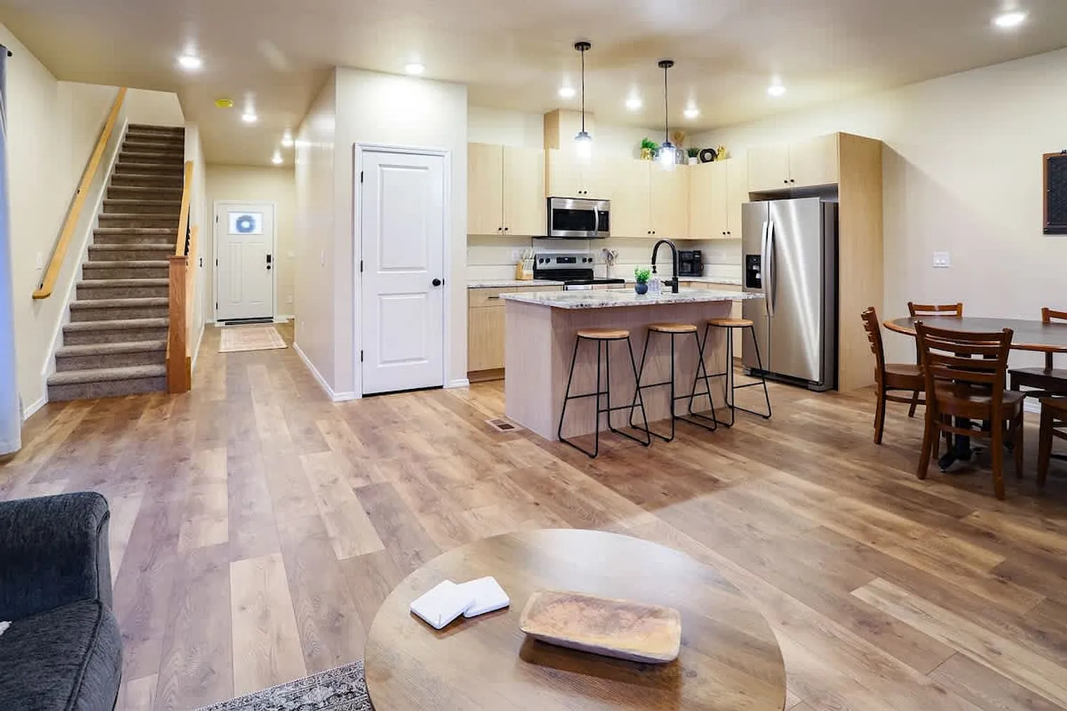 3 bed, 2.5 bath, $4,656 — Photo 3