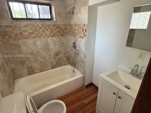 2107 Secoffee St, Miami, FL