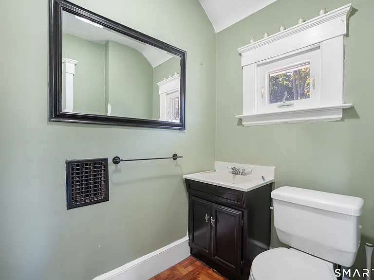 304 Fairview Ave — Photo 8