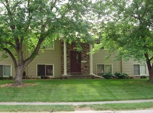 1505 Grandview Ave, Papillion, NE 68046