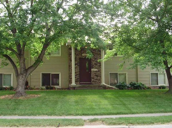 1505 Grandview Ave, Papillion, NE 68046