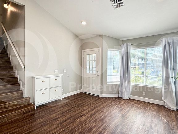 5th image of 223 S Rush Cir E