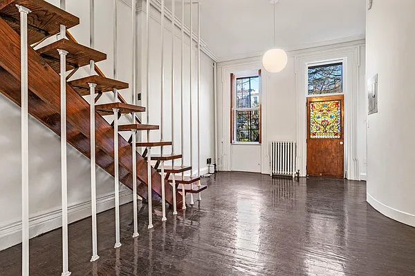 Rented by Level Group | media 5