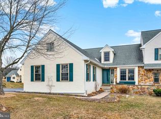 14 Meadowview Dr, Elverson, PA 19520